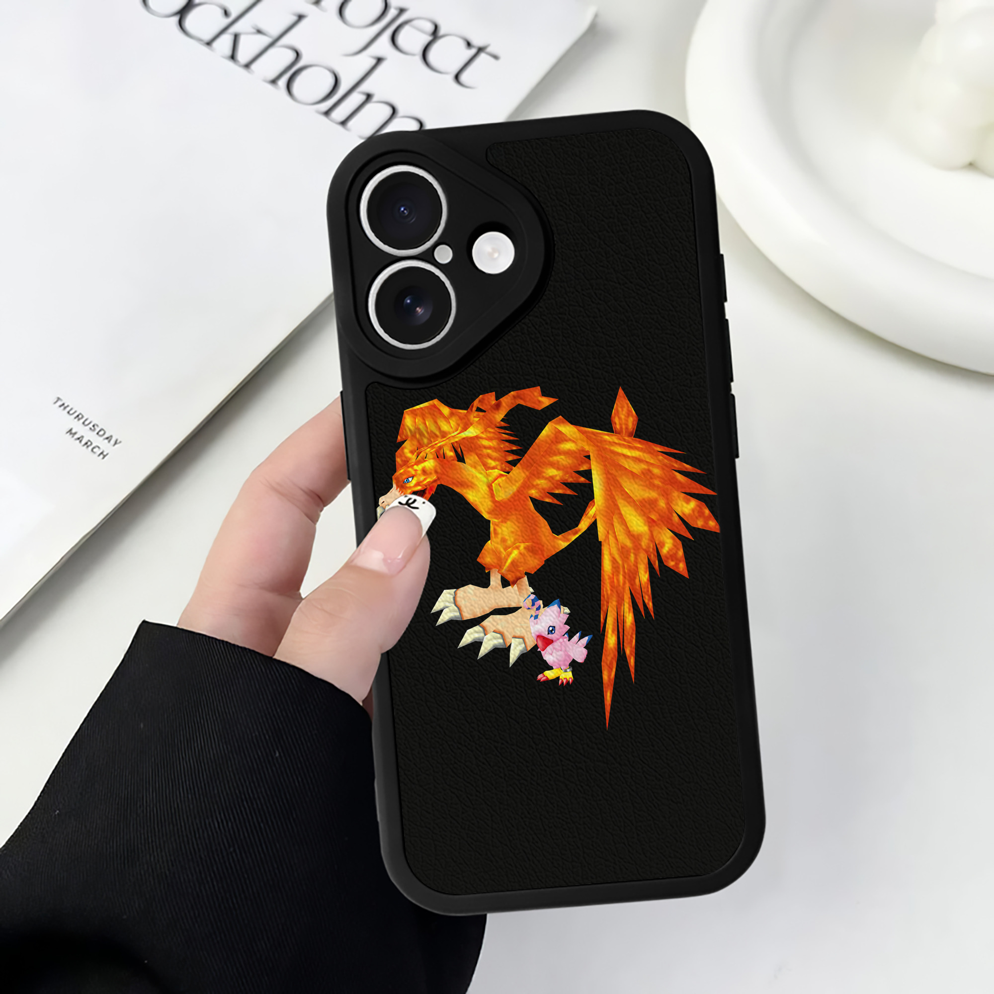 （画像用） Digimon デジタルモンスター/デジモン 【iPhone 16シリーズ対応】シリコンスマホケース（レザー調） 材質：シリコン
